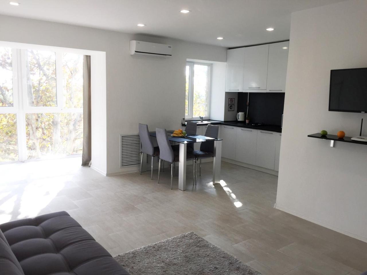 Top View Apartment In The Center Херсон Екстериор снимка